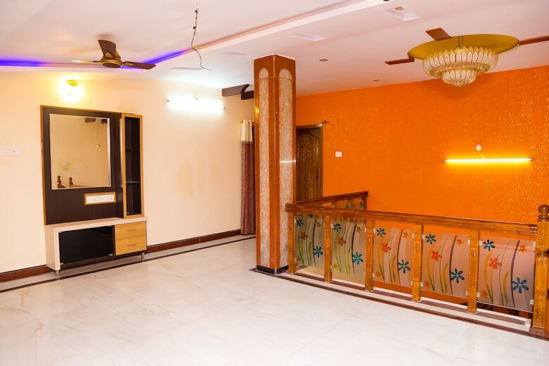 Hotel Oyo 9054 Velaga Inn
