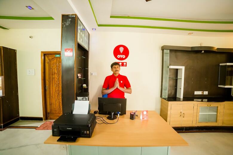 Hotel Oyo 9054 Velaga Inn