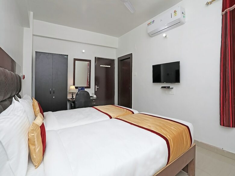 Oyo 9675 Hotel Galaxy