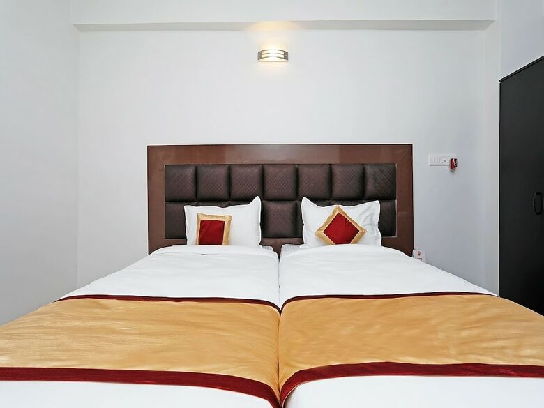 Oyo 9675 Hotel Galaxy