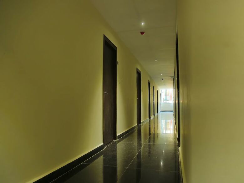 Oyo 7884 Hotel Thyag Inn