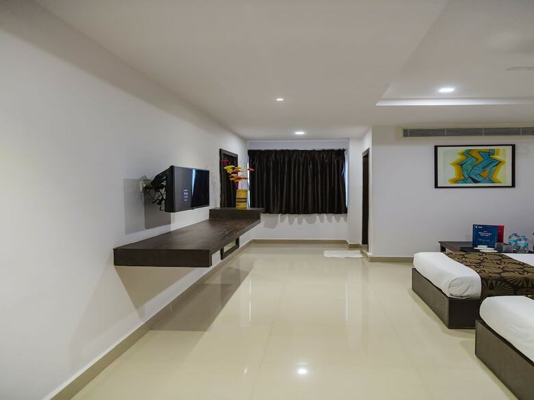 Oyo 7884 Hotel Thyag Inn