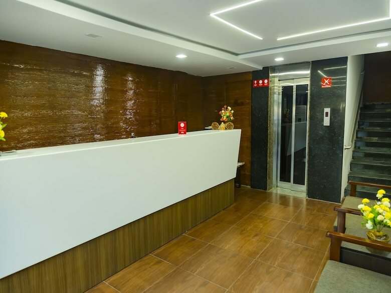 Oyo 7884 Hotel Thyag Inn