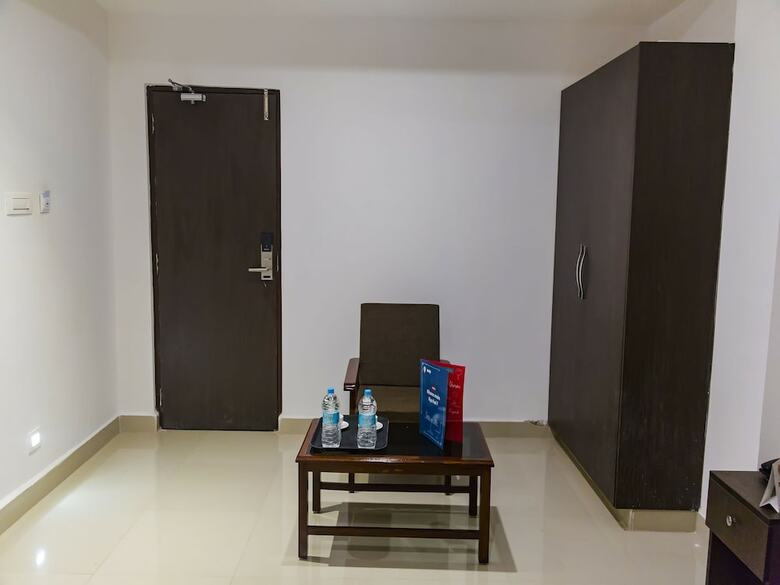 Oyo 7884 Hotel Thyag Inn