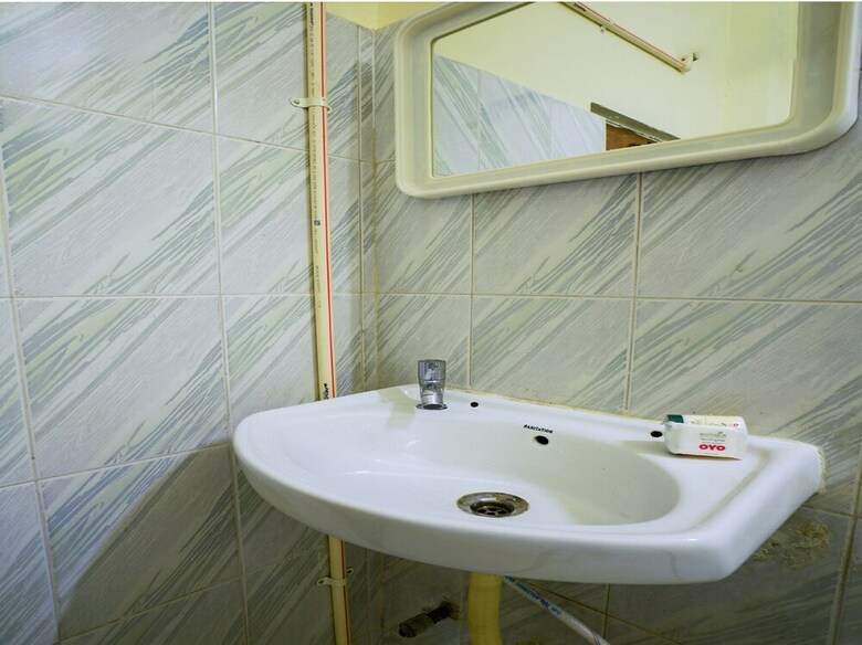 Oyo 6637 Hotel Bvn Grand