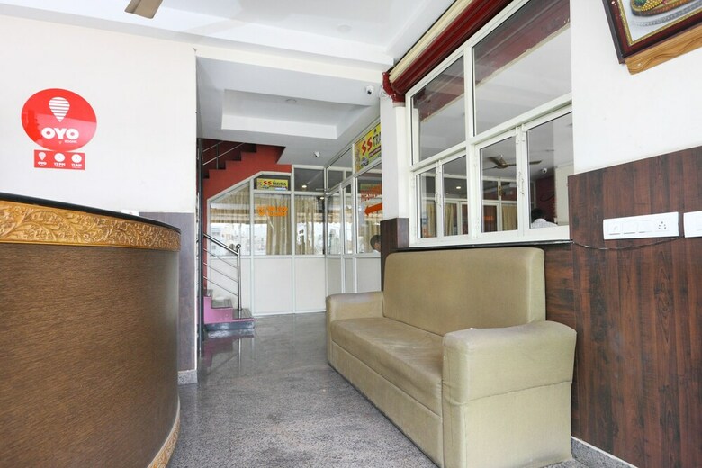 Oyo 6637 Hotel Bvn Grand