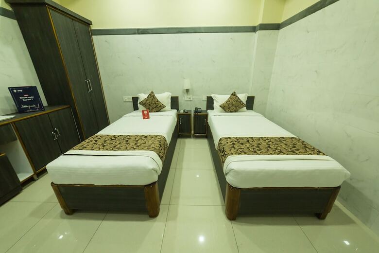Oyo 9352 Hotel Src Grand