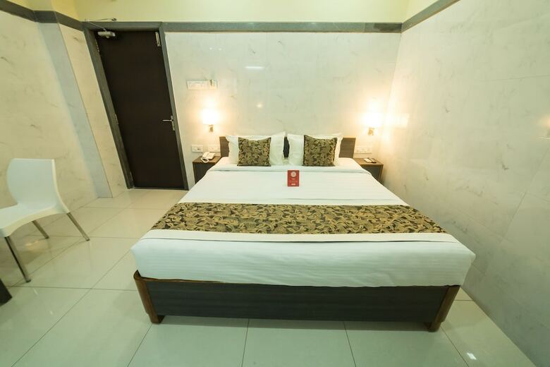 Oyo 9352 Hotel Src Grand