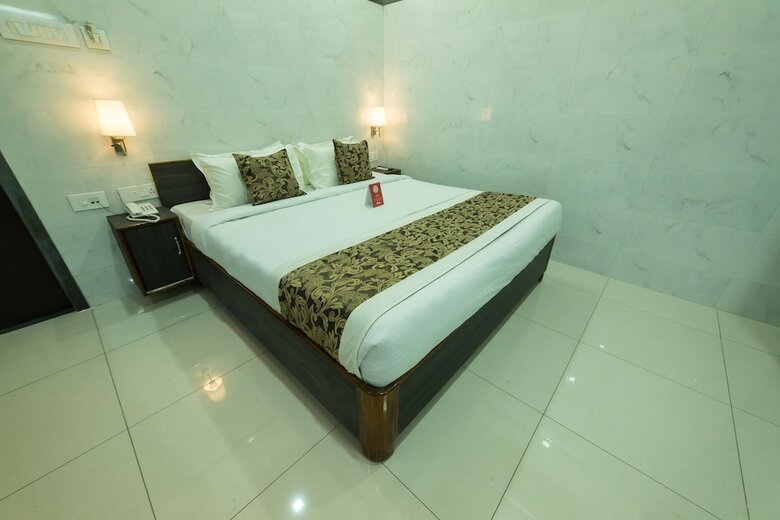 Oyo 9352 Hotel Src Grand