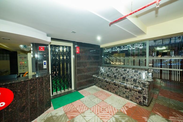 Oyo 9352 Hotel Src Grand