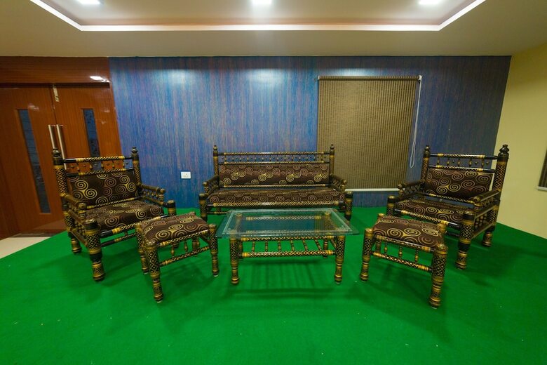 Oyo 9352 Hotel Src Grand
