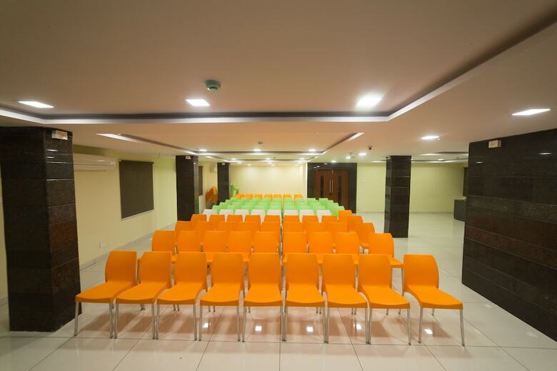 Oyo 9352 Hotel Src Grand
