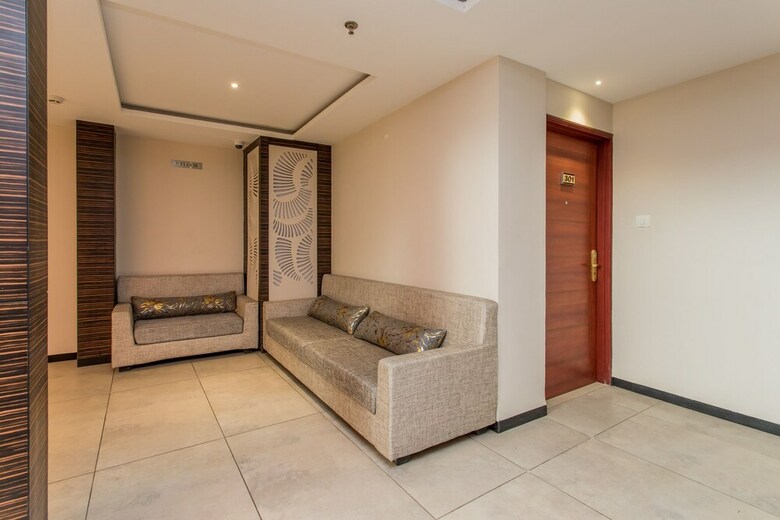 Oyo 10215 Hotel Nandi