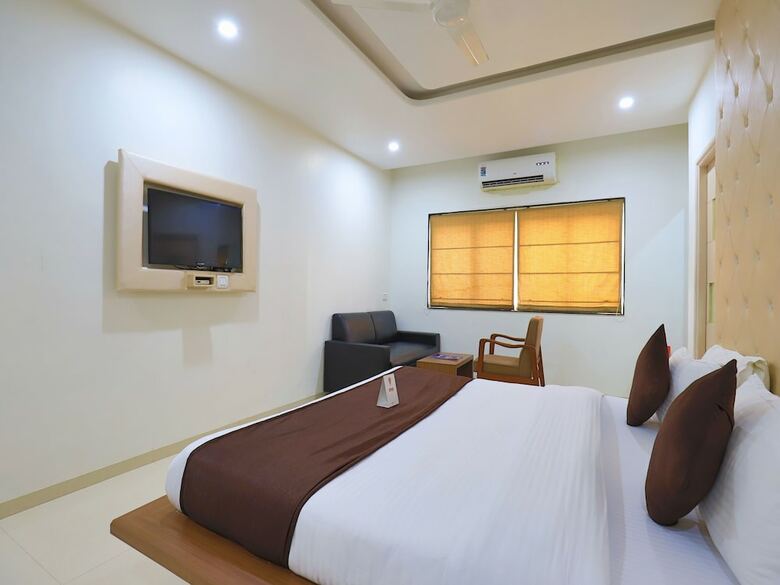Oyo 9351 Hotel Rvg