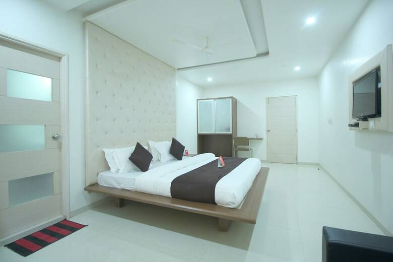 Oyo 9351 Hotel Rvg