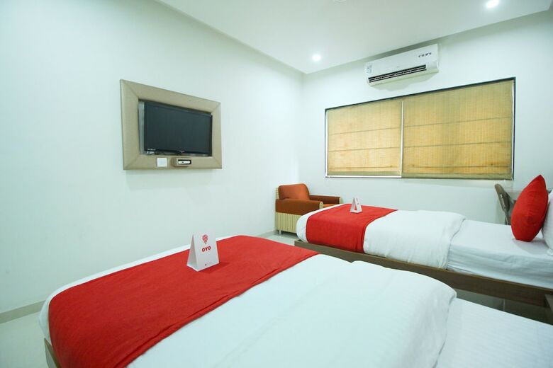 Oyo 9351 Hotel Rvg
