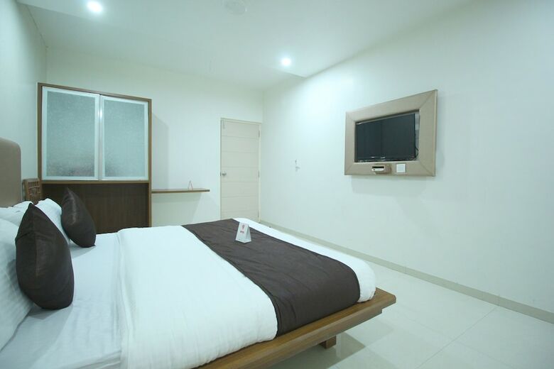 Oyo 9351 Hotel Rvg