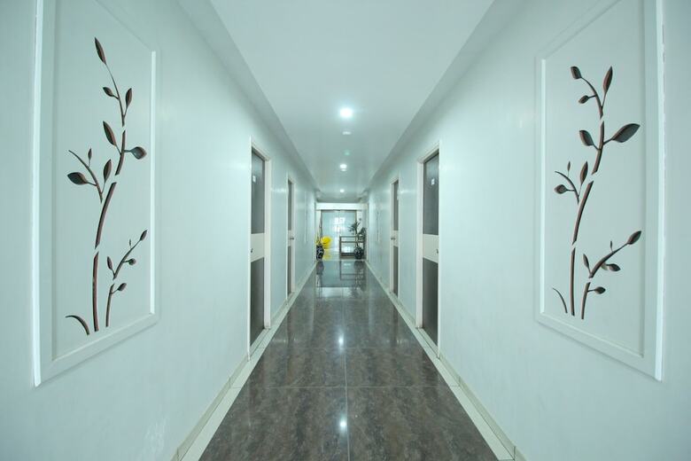 Oyo 9351 Hotel Rvg