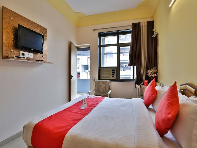 Oyo 9751 Hotel Vrundavan Residency