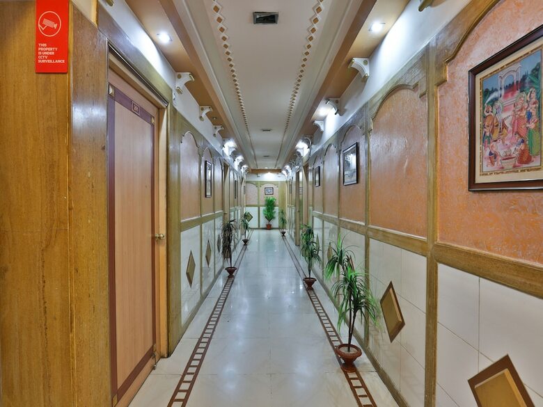 Oyo 9751 Hotel Vrundavan Residency