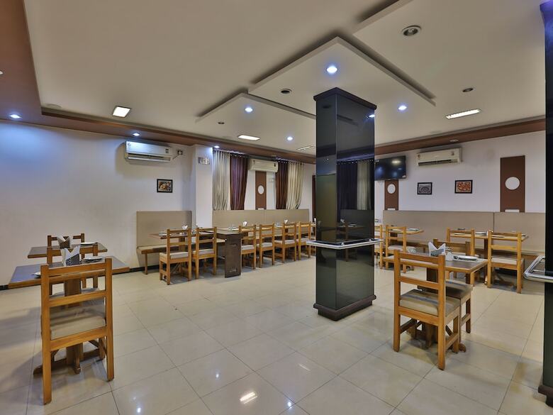 Oyo 9751 Hotel Vrundavan Residency