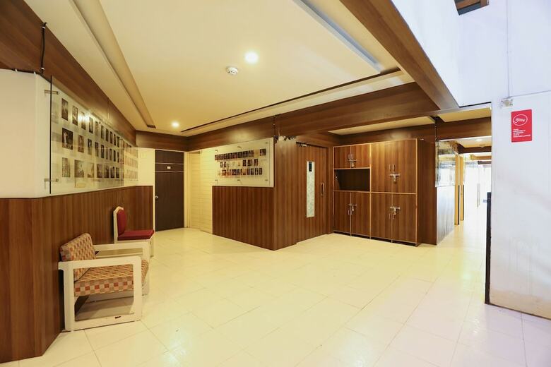 Oyo 9512 Hotel Tulsi