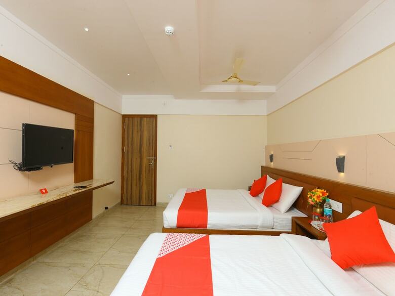 Hotel Oyo 10700 Padmavathi