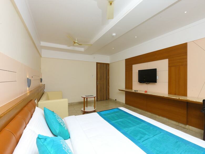 Hotel Oyo 10700 Padmavathi