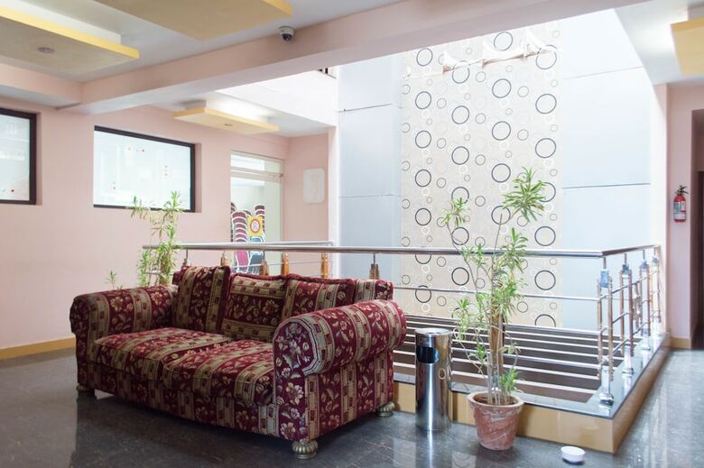 Oyo 5130 Hotel Raks