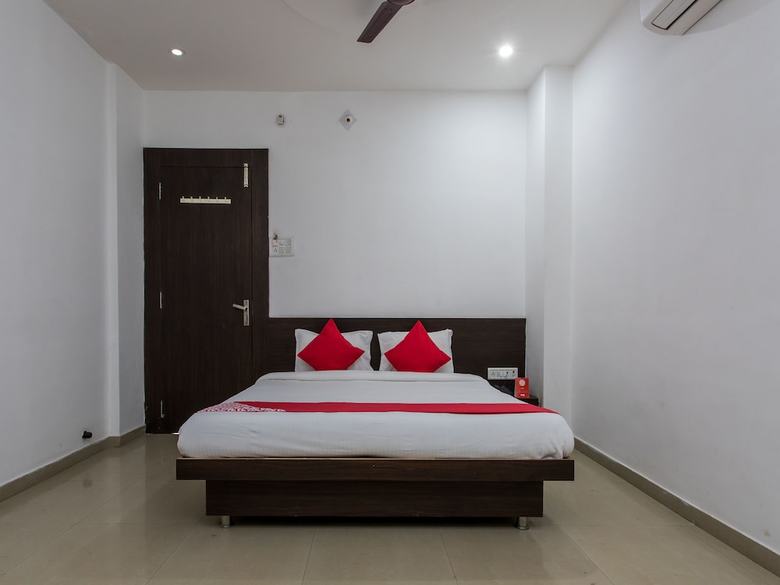 Oyo 9969 Hotel Kshipra Dham