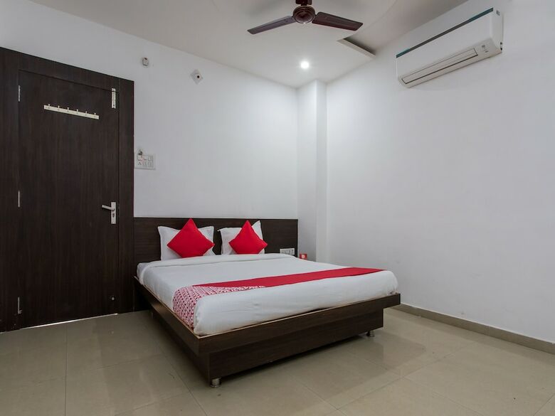 Oyo 9969 Hotel Kshipra Dham