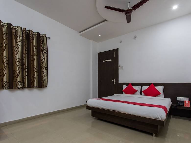 Oyo 9969 Hotel Kshipra Dham