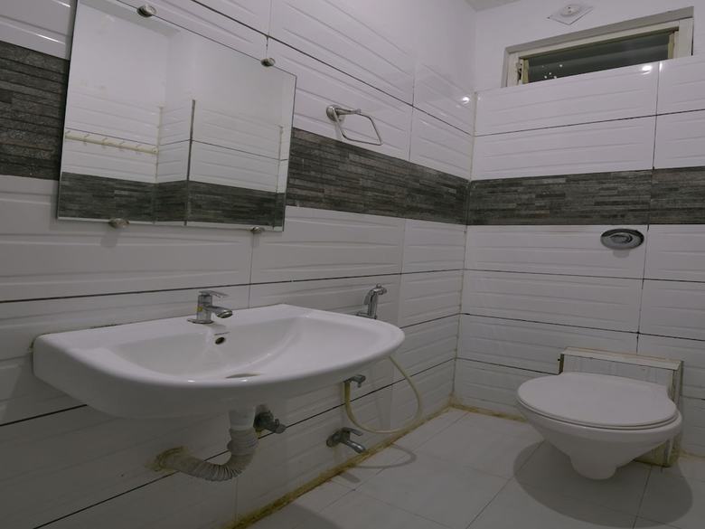 Oyo 9969 Hotel Kshipra Dham