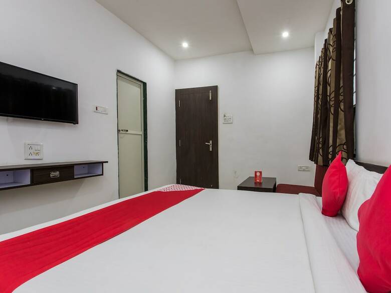 Oyo 9969 Hotel Kshipra Dham