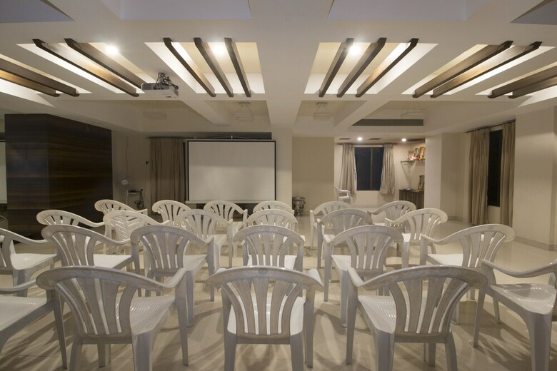 Oyo 3716 Hotel Kapil Residency