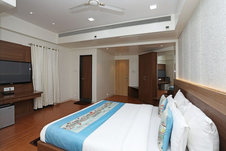 Oyo 10672 Hotel Riviera