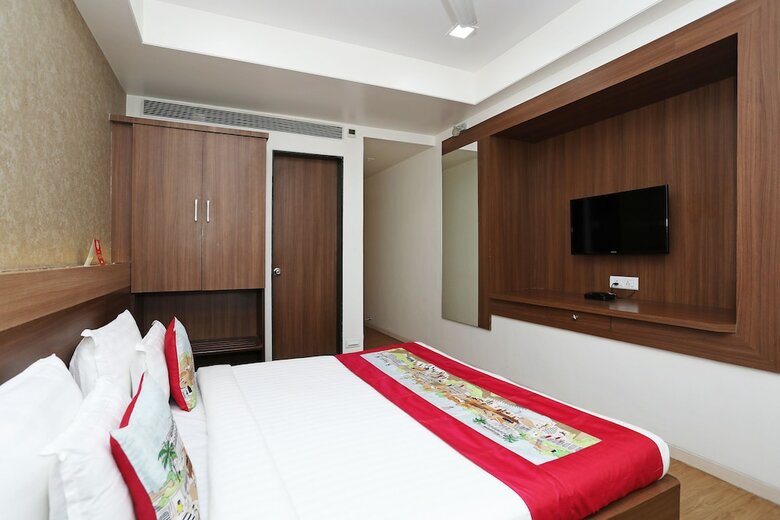 Oyo 10672 Hotel Riviera