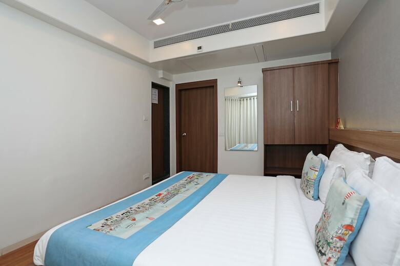 Oyo 10672 Hotel Riviera