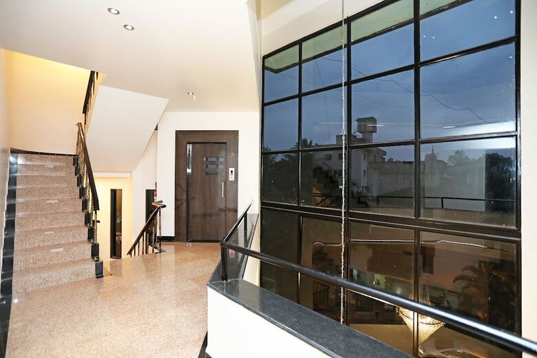 Oyo 10672 Hotel Riviera