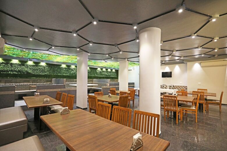 Oyo 10672 Hotel Riviera