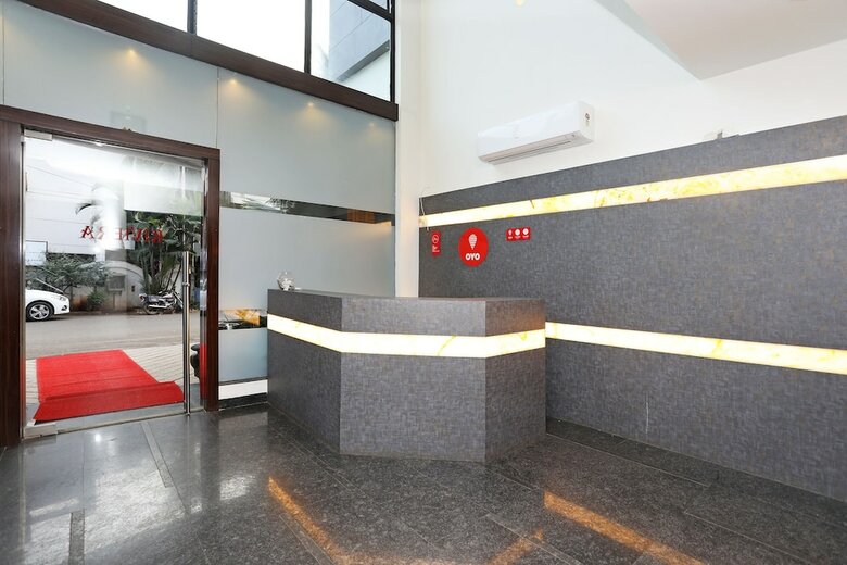 Oyo 10672 Hotel Riviera