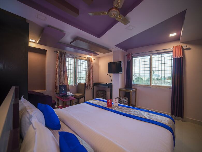 Oyo 9930 Hotel Avs Residency
