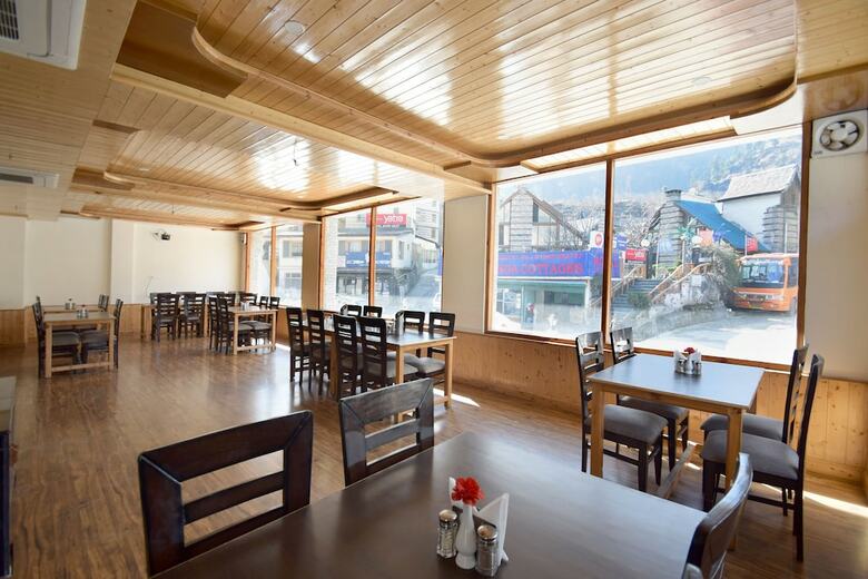 Hotel Oyo 11618 Sarthak Regency