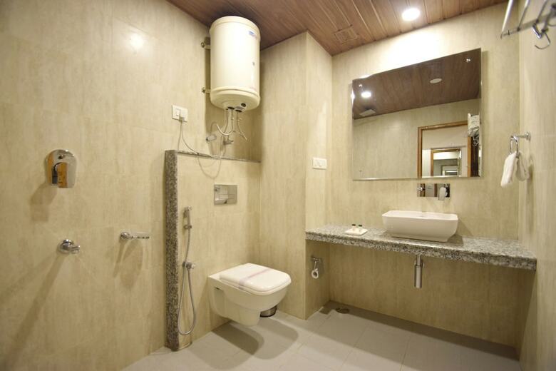 Hotel Oyo 11618 Sarthak Regency