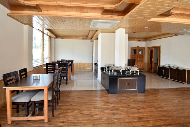 Hotel Oyo 11618 Sarthak Regency