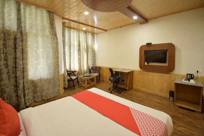 Hotel Oyo 11618 Sarthak Regency