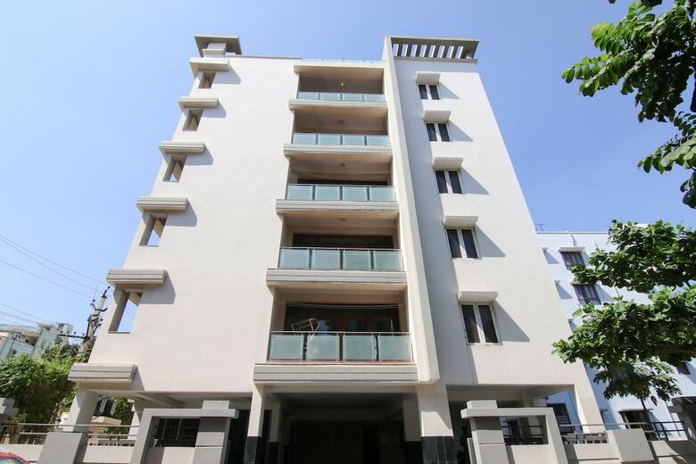 Hotel Oyo 10058 Cpr Residency