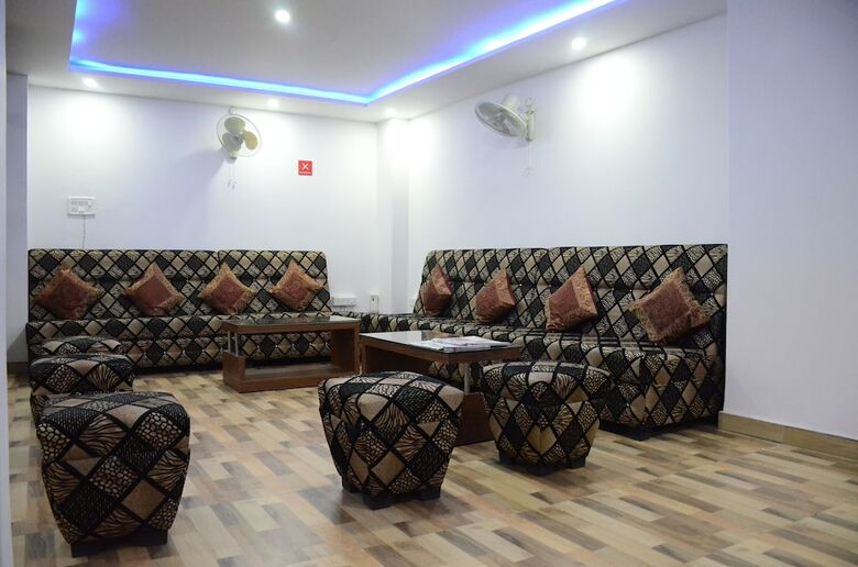 Oyo 8448 Hotel Shyamal