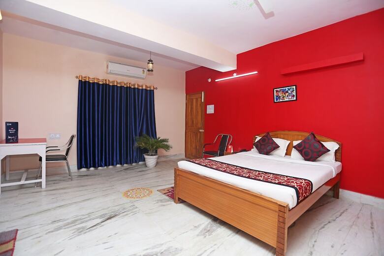 Oyo 10994 Hotel Luxury Inn