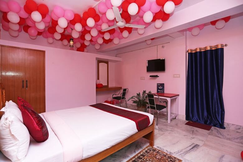Oyo 10994 Hotel Luxury Inn